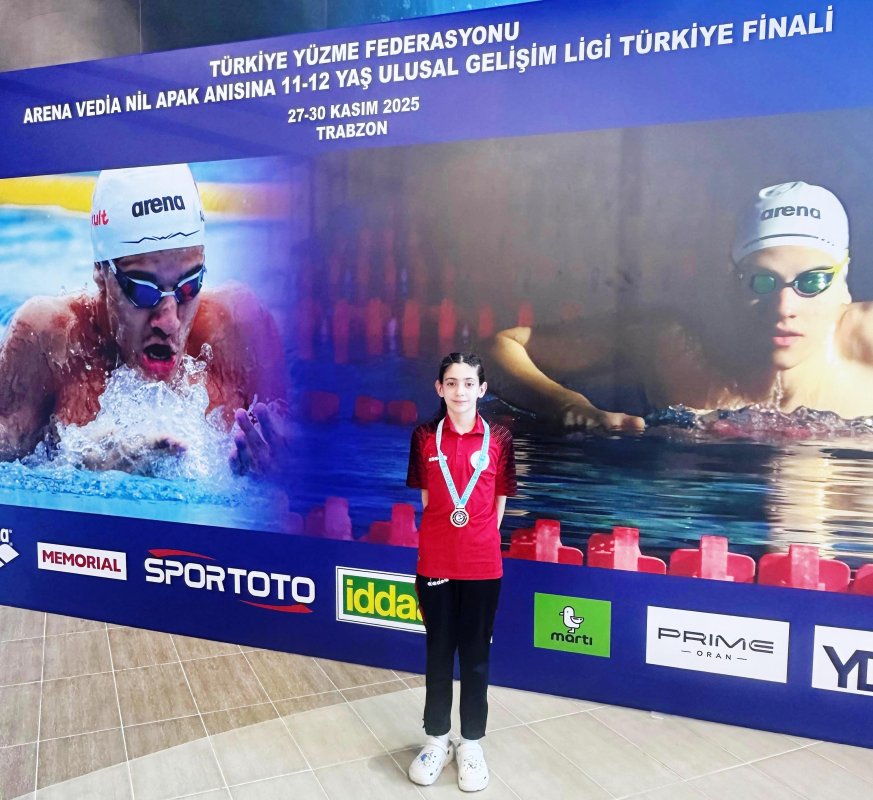 Körfezli genç yüzücü Dersu Trabzon’dan madalyayla döndü   