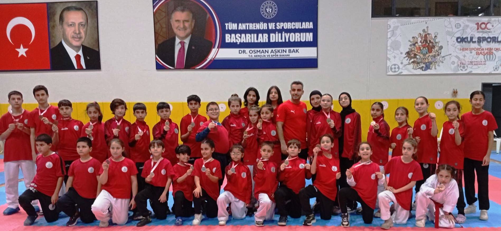 Körfez’in genç ve minik karatecileri 23 madalya aldılar