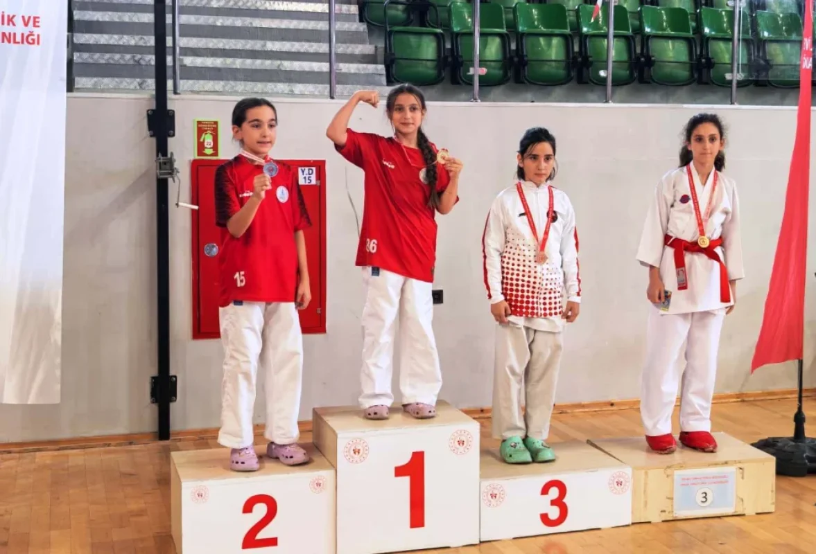 Körfezli karateciler Darıca’da madalya şov yaptı!