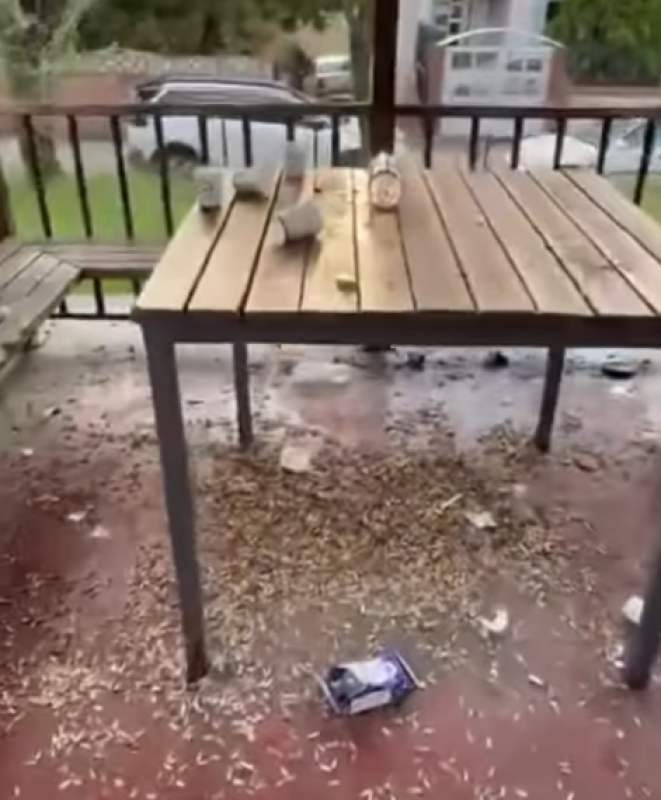 FATİH MAHALLESİ’NDE PARKTA KİRLİLİK TEPKİ ÇEKTİ!