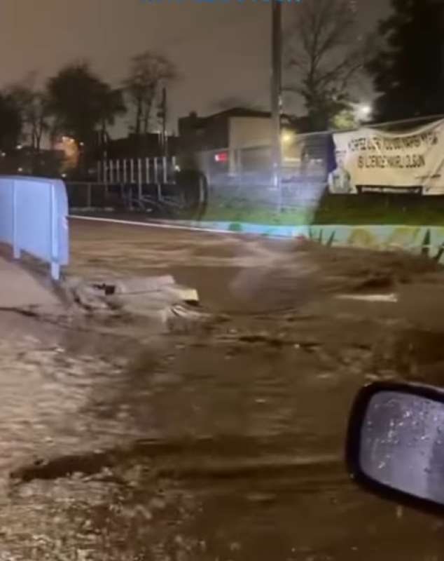 KÖRFEZ’DE SAĞANAK ALARMI! DERELER TAŞTI, ALT GEÇİTLER SUYLA DOLDU