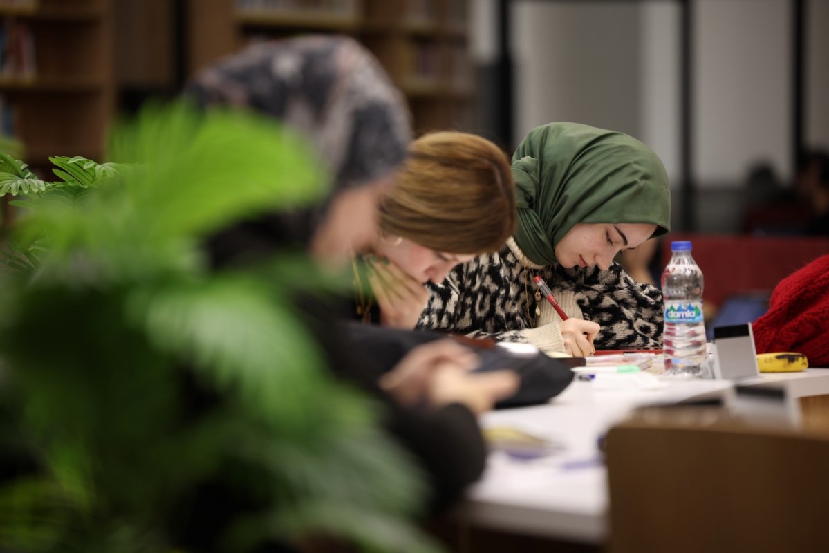 Alev Alatlı Kütüphanesi, gençlerin göz bebeği oldu