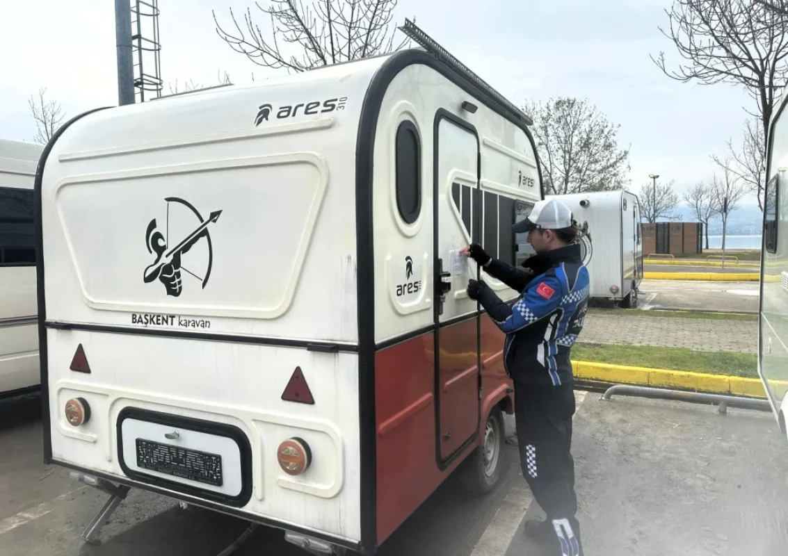 Büyükşehir’den Sahil Otoparkı’ndaki karavanlara uyarı