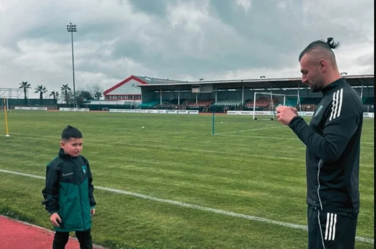 Serdar Dursun’dan minik taraftara unutulmaz jest