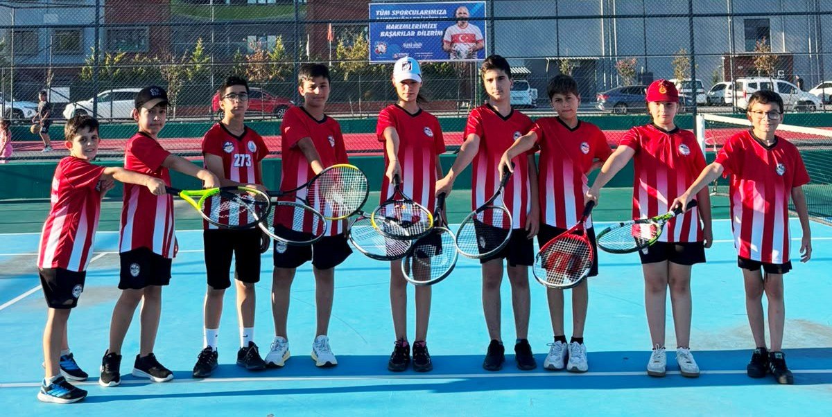 Körfez Belediyesi’nden gençlere ücretsiz tenis kursu