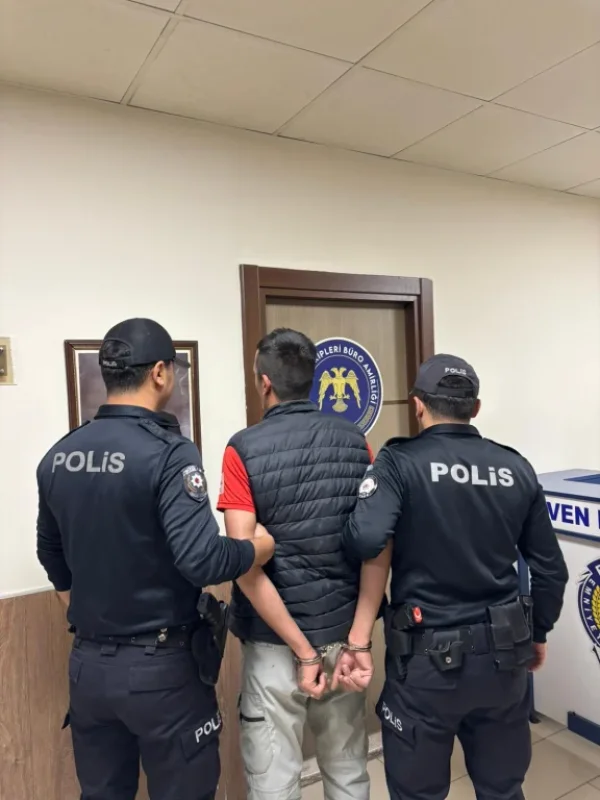 Dolandırıcılık firarisi İzmit’te yakalandı!