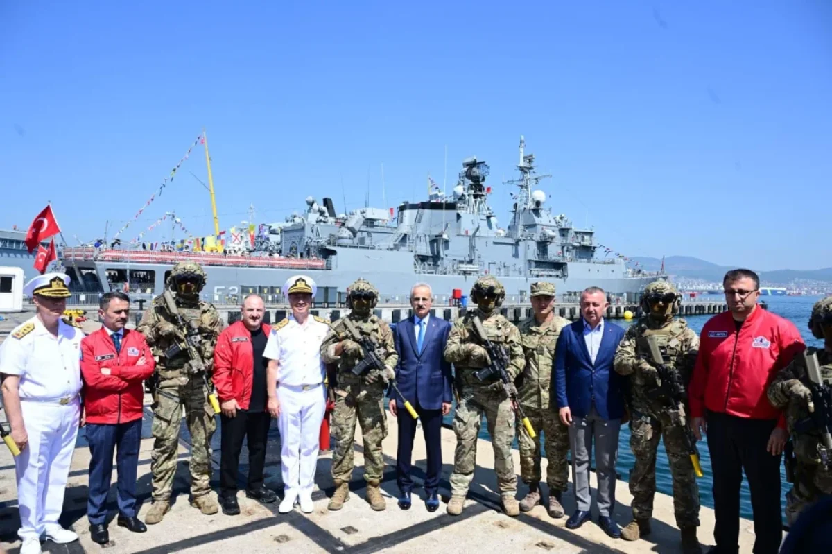 Bakan Uraloğlu TEKNOFEST Mavi Vatan’ı ziyaret etti