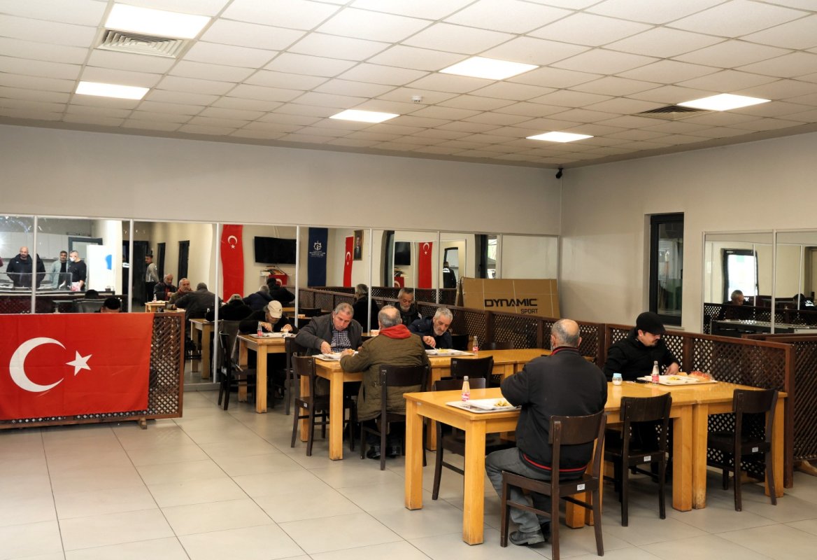 Kimsesizlere ev sıcaklığında hizmet