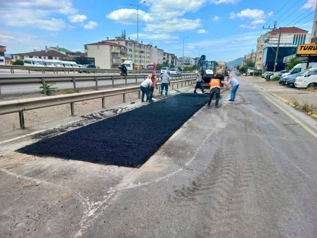 Körfez’de eş zamanlı yol bakım çalışması