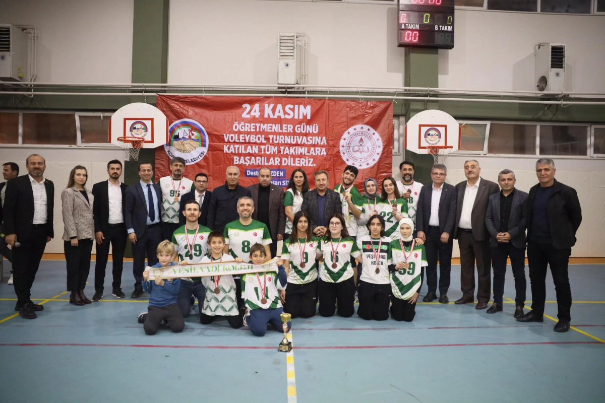 Öğretmenlerde kupa Fen Lisesi’nin oldu