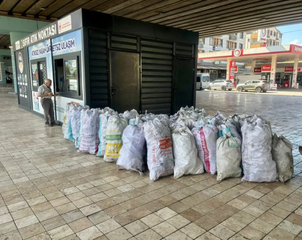 Körfez’de 30 ton atık ekonomiye kazandırıldı