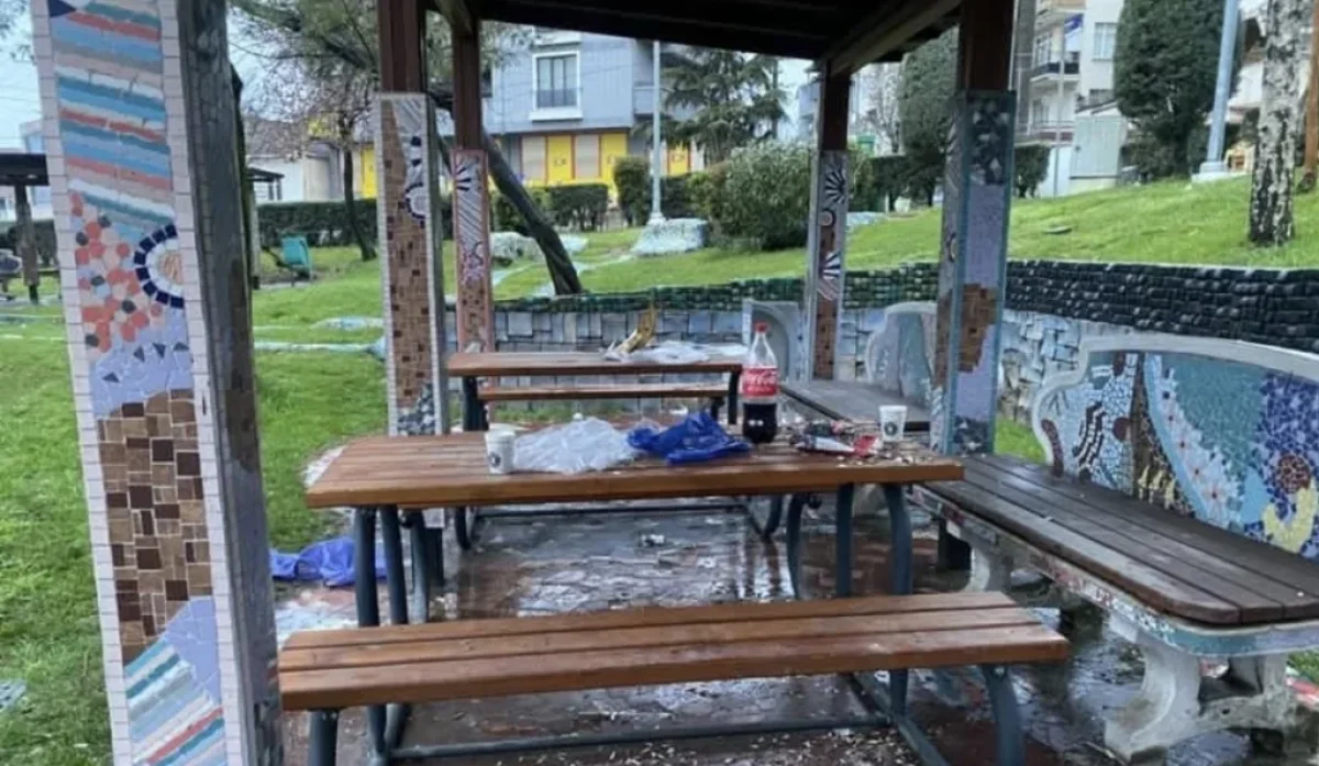 Yarımca’da park çöplerle doldu: Vatandaşlar tepkili