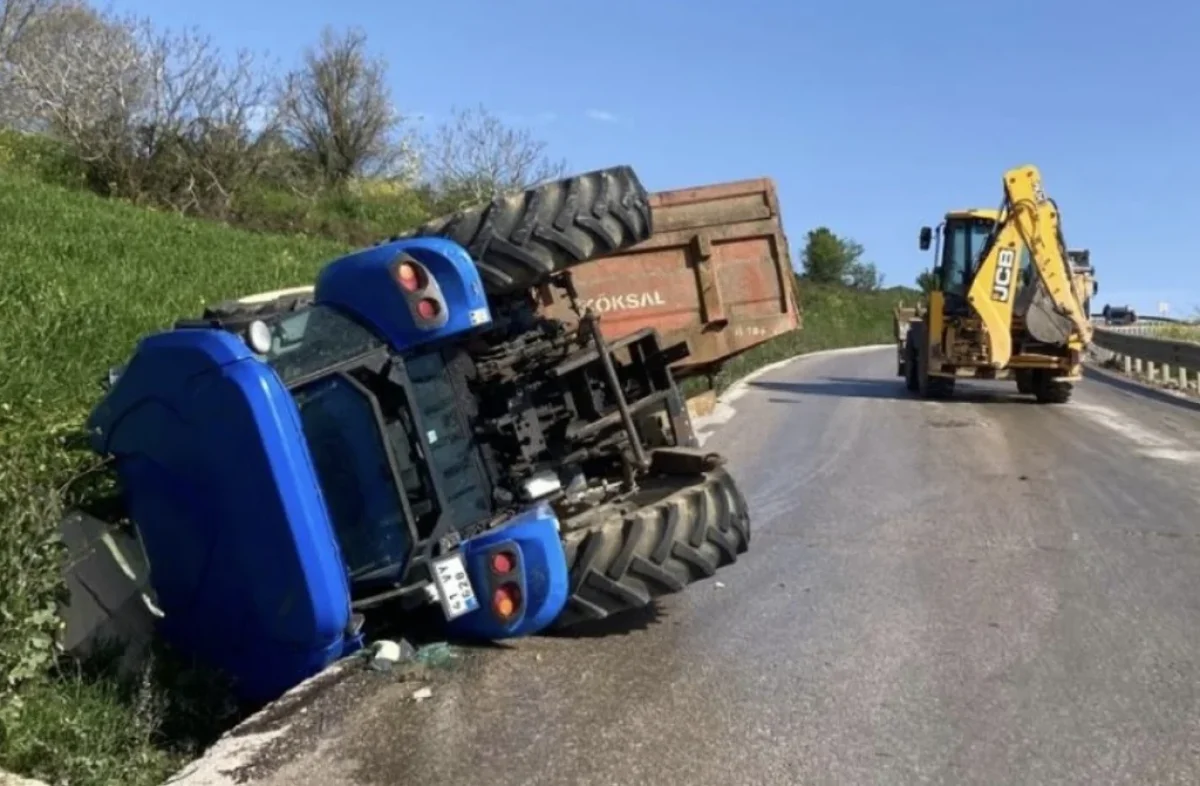 Kontrolden çıkan traktör kanala devrildi!
