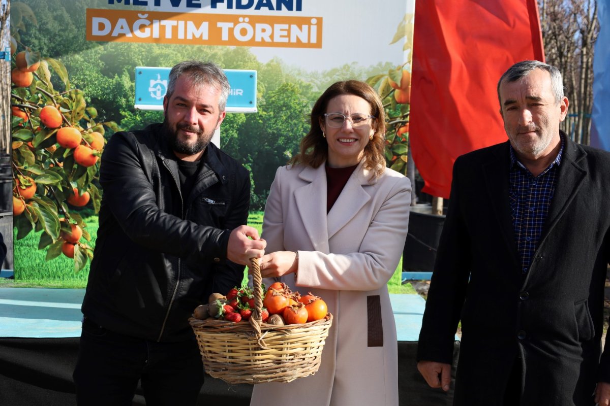 Üreticilere 3 bin 600 Trabzon hurması fidanı dağıtıldı