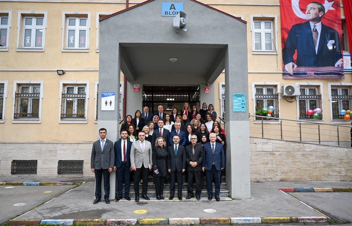 Öğrenciler Karnelerini Vali İlhami Aktaş’tan Aldı