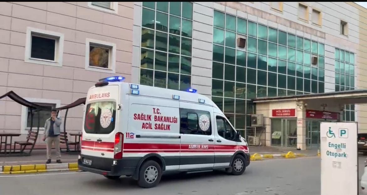Bursa'da 'profiterol' kabusu! Çok sayıda öğrenci hastaneye kaldırıldı, kantin incelemeye alındı