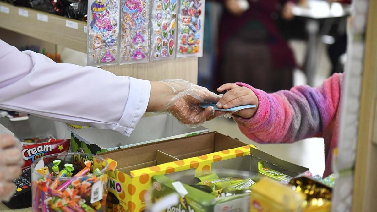 Okul kantinlerinde yeni dönem yolda: İzin verilmeyecek!