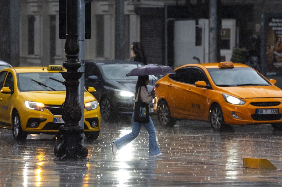 Ülke genelinde sağanak ve gök gürültülü yağışlar bekleniyor. 