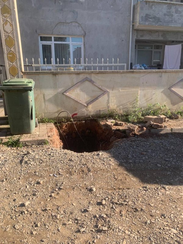 Fulya Sokak’ta Açık Çukur Dikkat Çekiyor