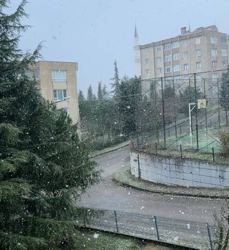 İlimtepe Mahallesi yılın ilk karıyla beyaza büründü