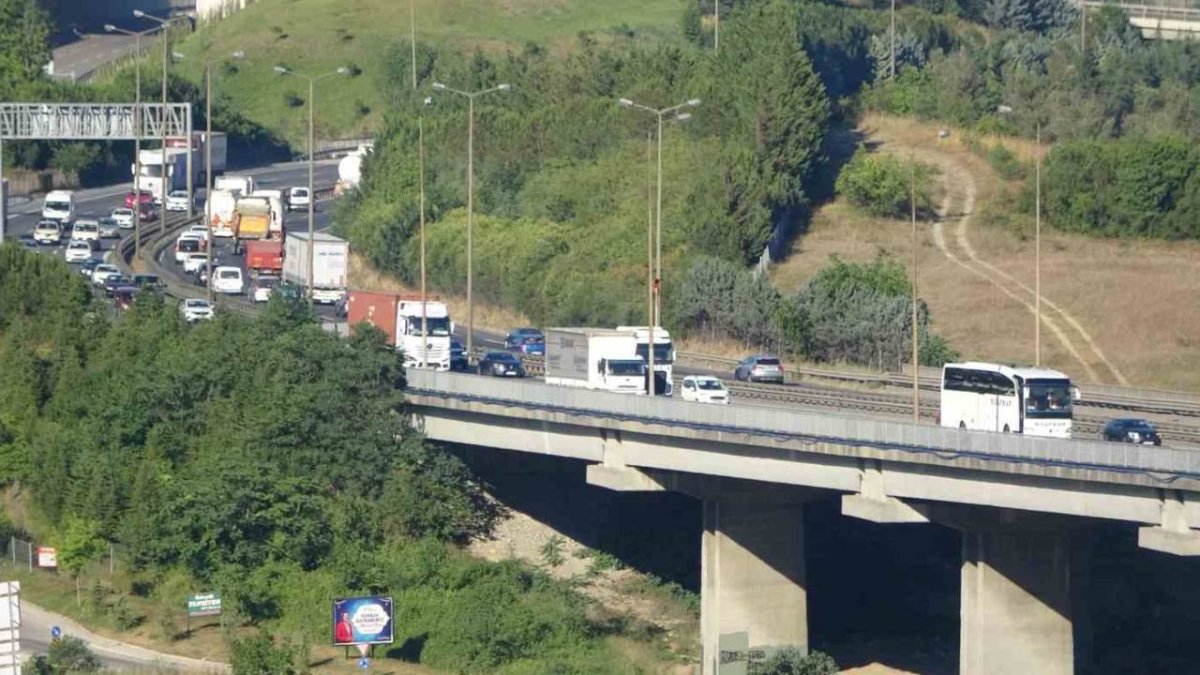 Bayram Dönüşü Başladı: Kocaeli Geçişinde Yoğunluk Artıyor