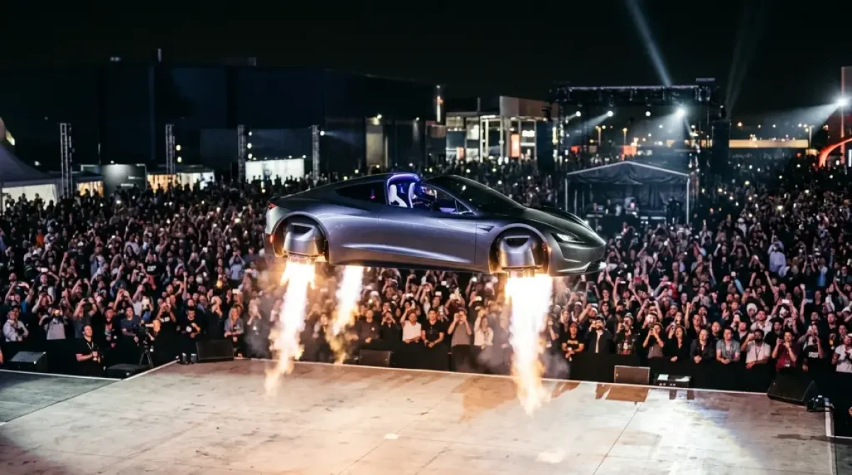 Elon Musk uçan Tesla Roadster’ı tanıttı