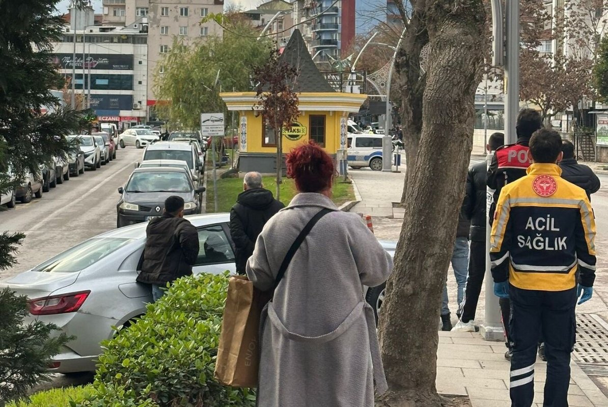 Eli silahlı şahıs taksi durağında bir vatandaşı rehin aldı !